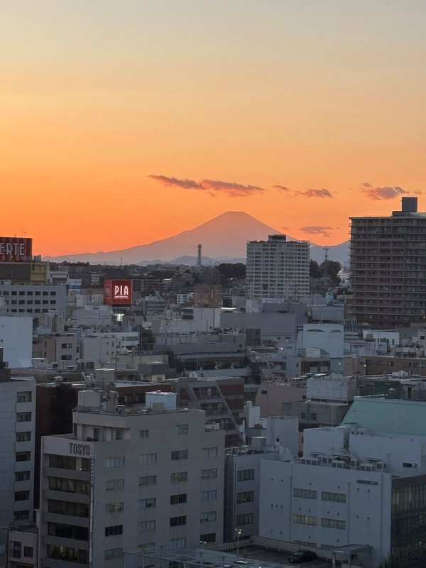 最上階12Fから望む美しい富士山の夕景